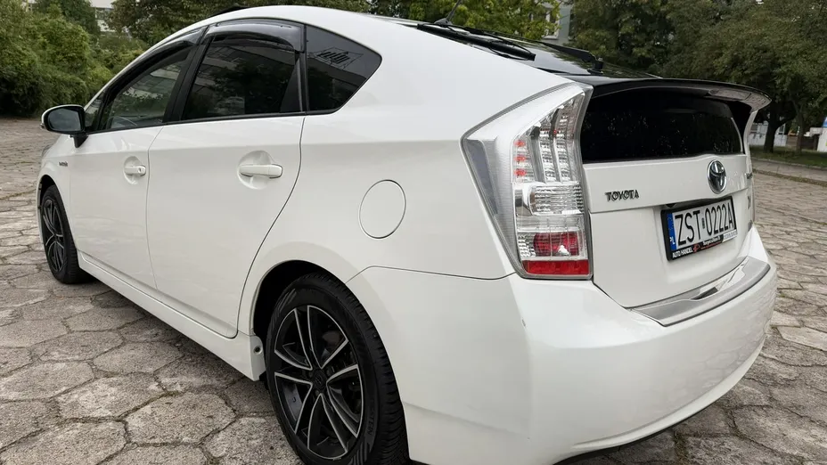 TOYOTA Prius -