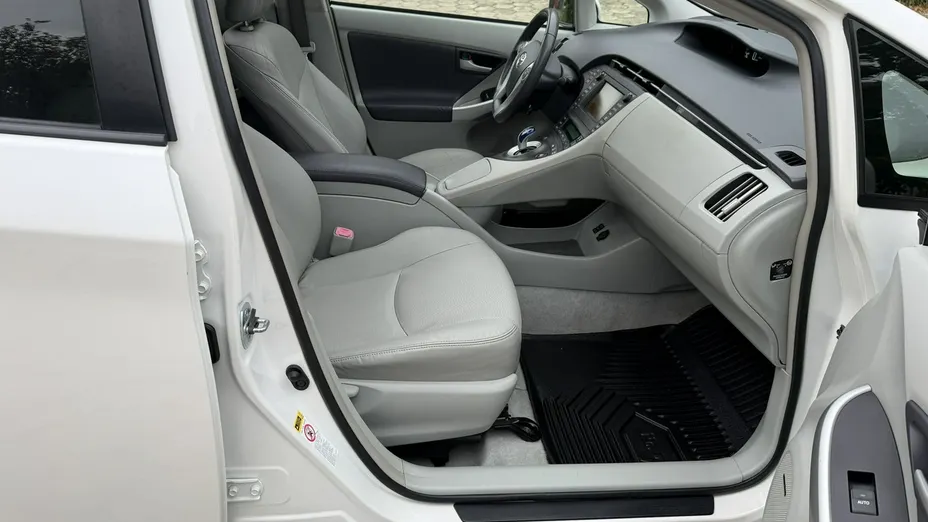 TOYOTA Prius -