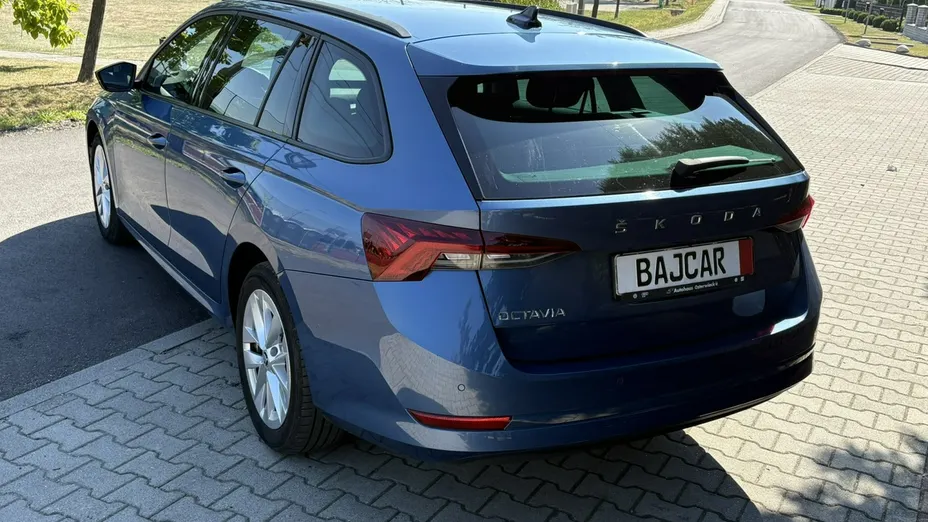 SKODA Octavia -