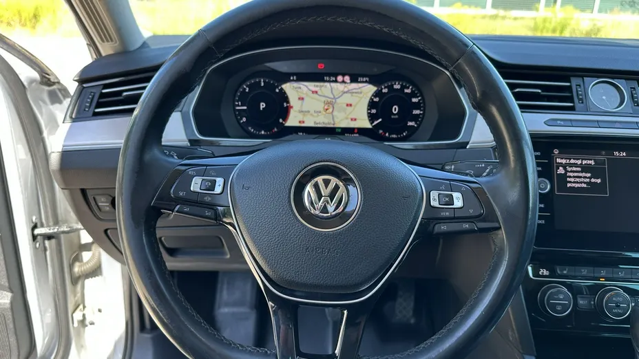VOLKSWAGEN Passat -