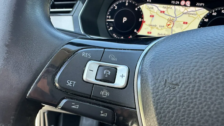 VOLKSWAGEN Passat -