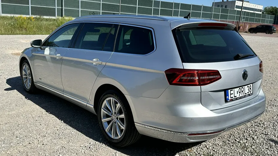 VOLKSWAGEN Passat -