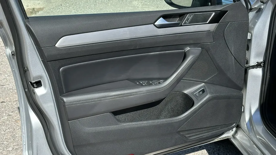 VOLKSWAGEN Passat -