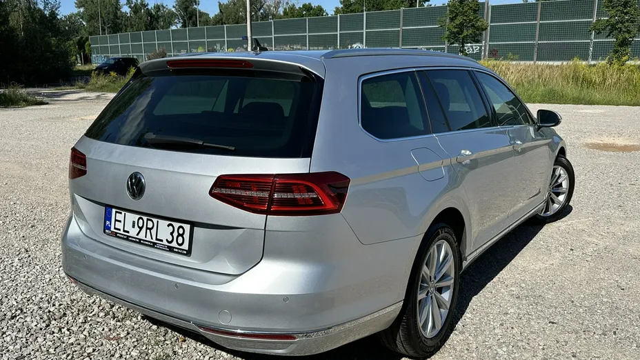 VOLKSWAGEN Passat -