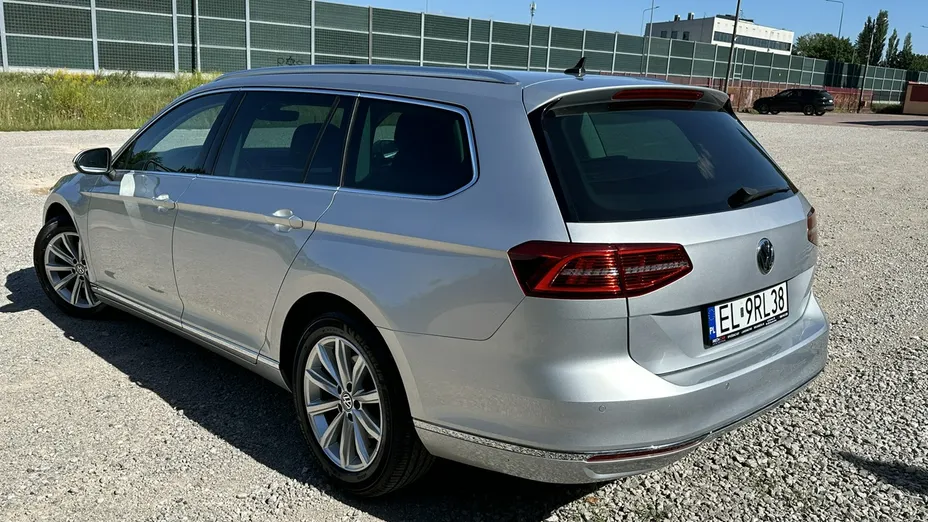VOLKSWAGEN Passat -