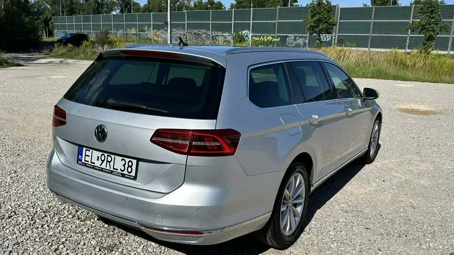 VOLKSWAGEN Passat -