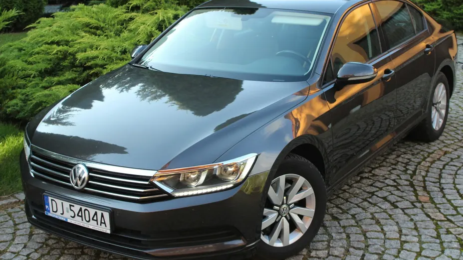 VOLKSWAGEN Passat -