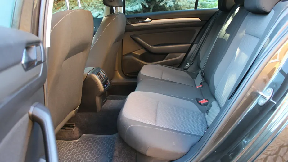 VOLKSWAGEN Passat -