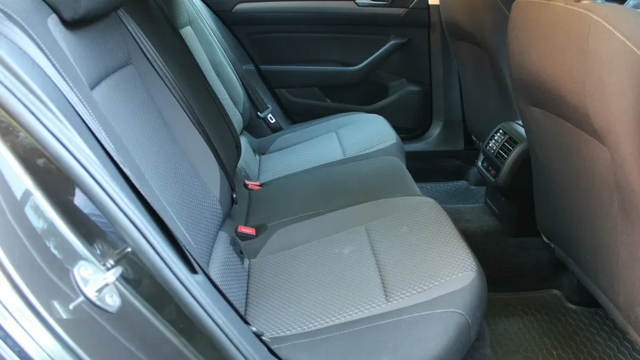 VOLKSWAGEN Passat -