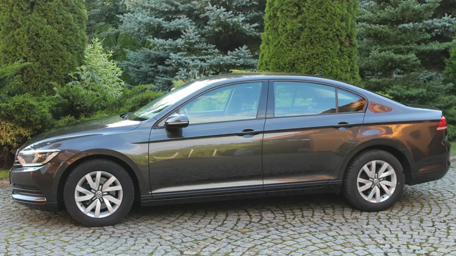 VOLKSWAGEN Passat -