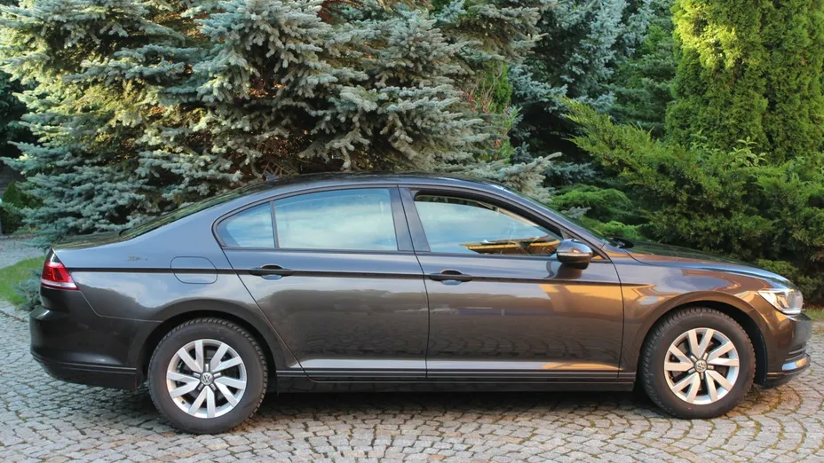 VOLKSWAGEN Passat -