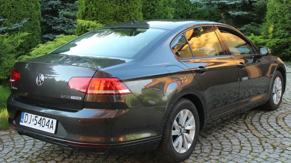 VOLKSWAGEN Passat -