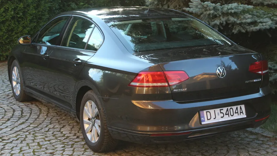 VOLKSWAGEN Passat -