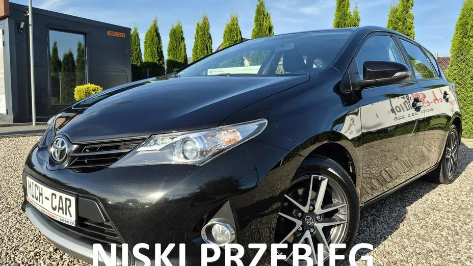TOYOTA Auris -