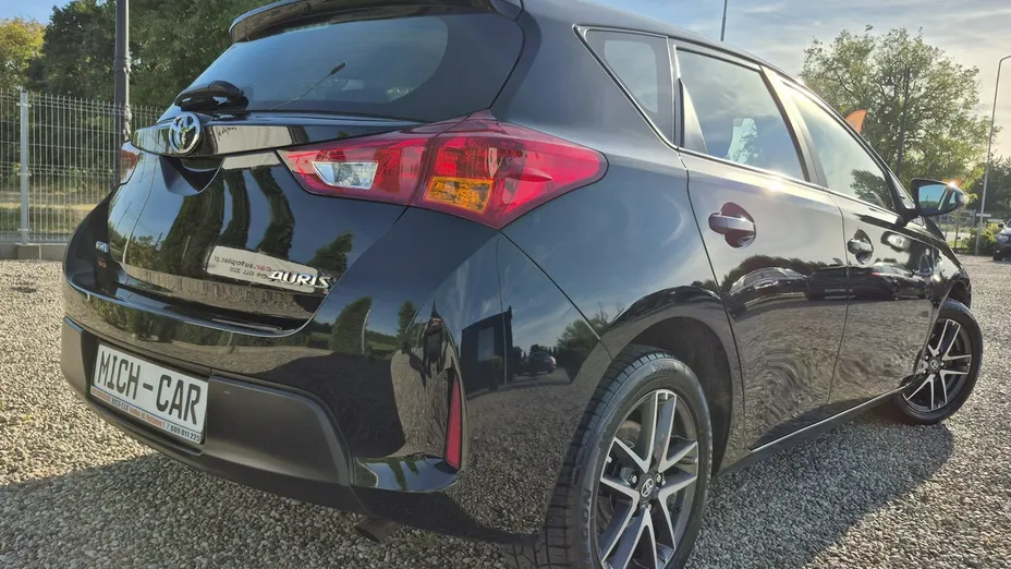 TOYOTA Auris -