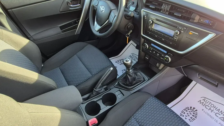 TOYOTA Auris -