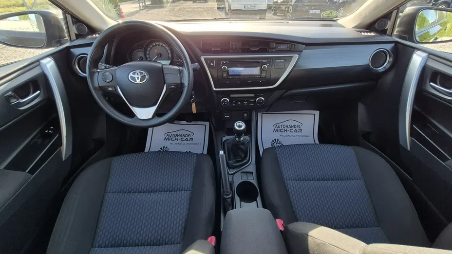 TOYOTA Auris -