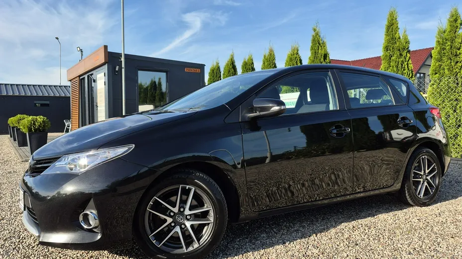 TOYOTA Auris -