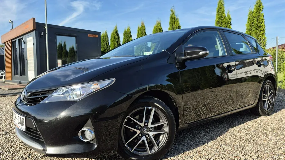 TOYOTA Auris -