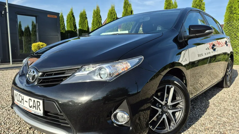 TOYOTA Auris -