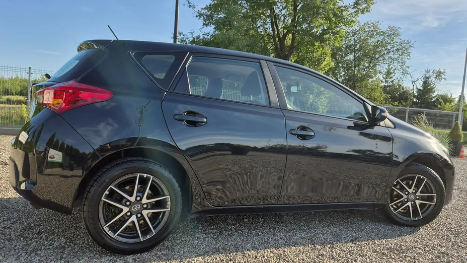 TOYOTA Auris -