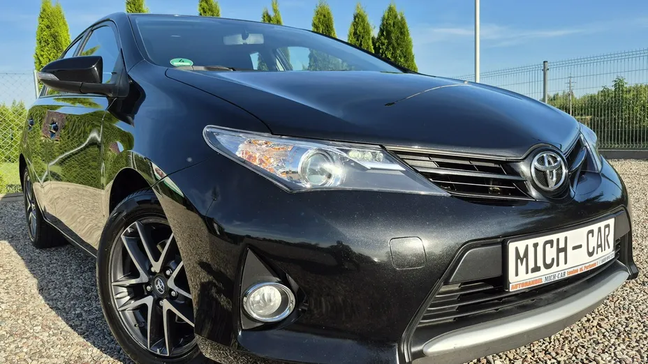TOYOTA Auris -