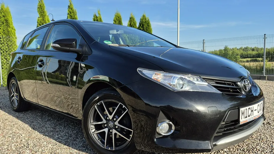 TOYOTA Auris -