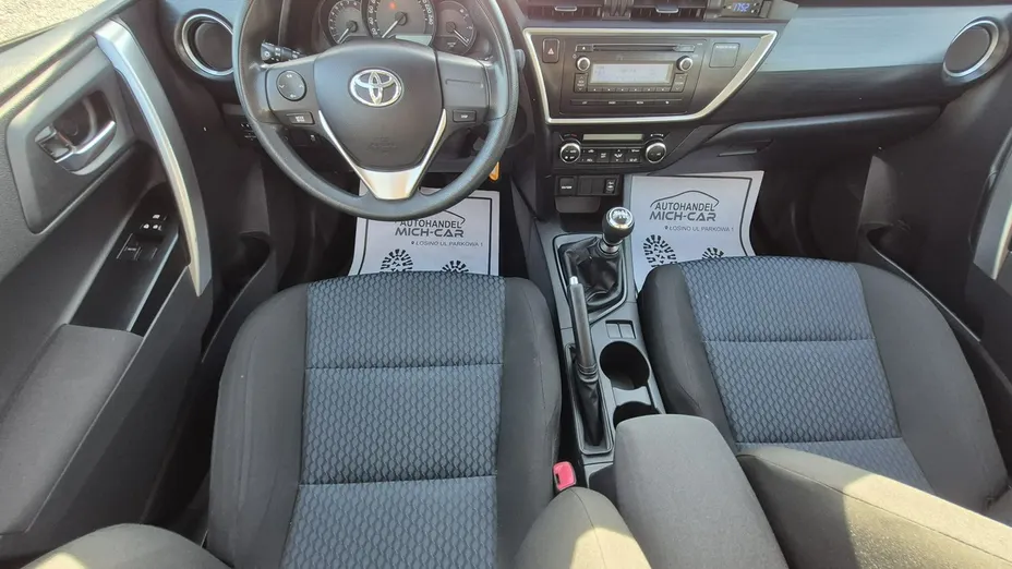 TOYOTA Auris -