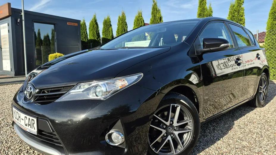 TOYOTA Auris -