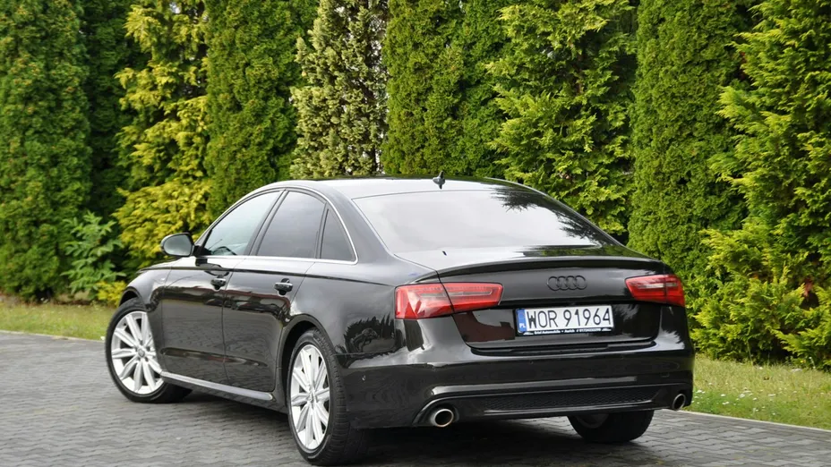 AUDI A6 -