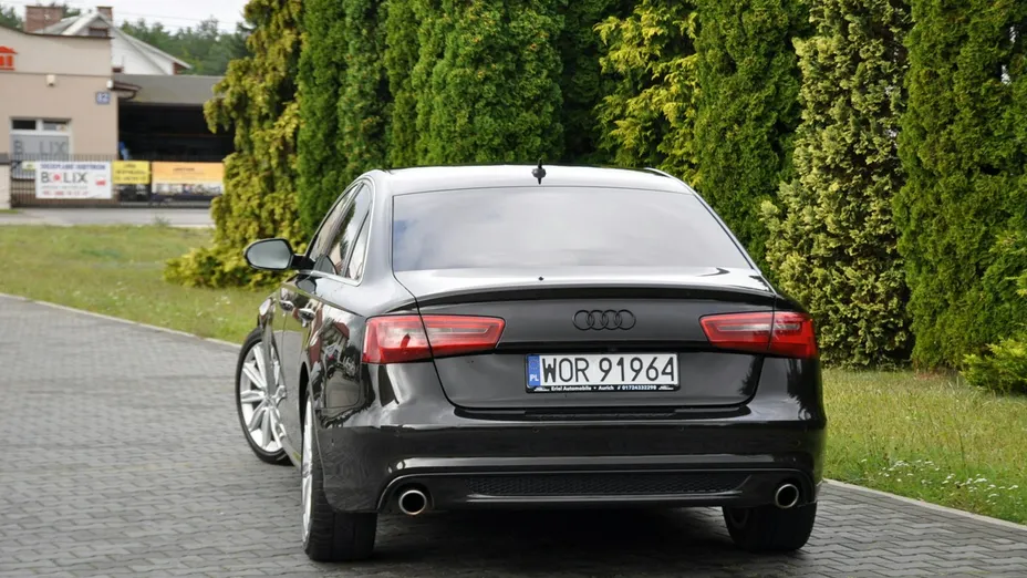 AUDI A6 -