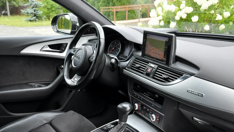 AUDI A6 -