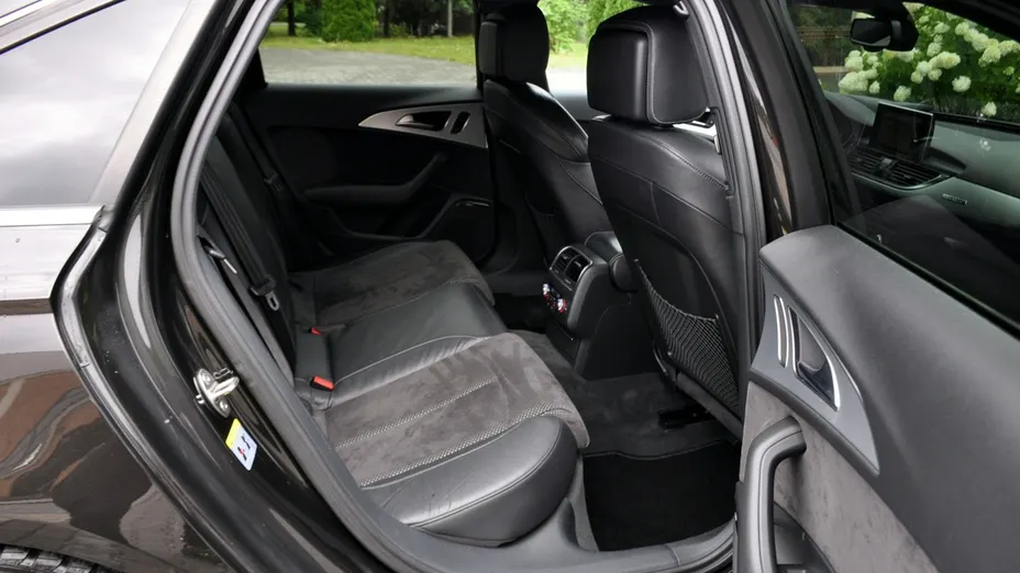 AUDI A6 -