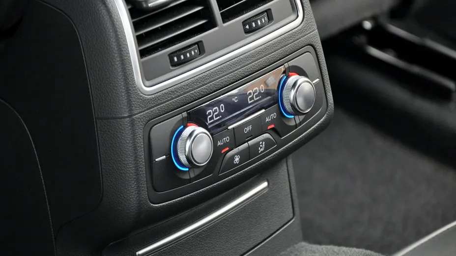 AUDI A6 -