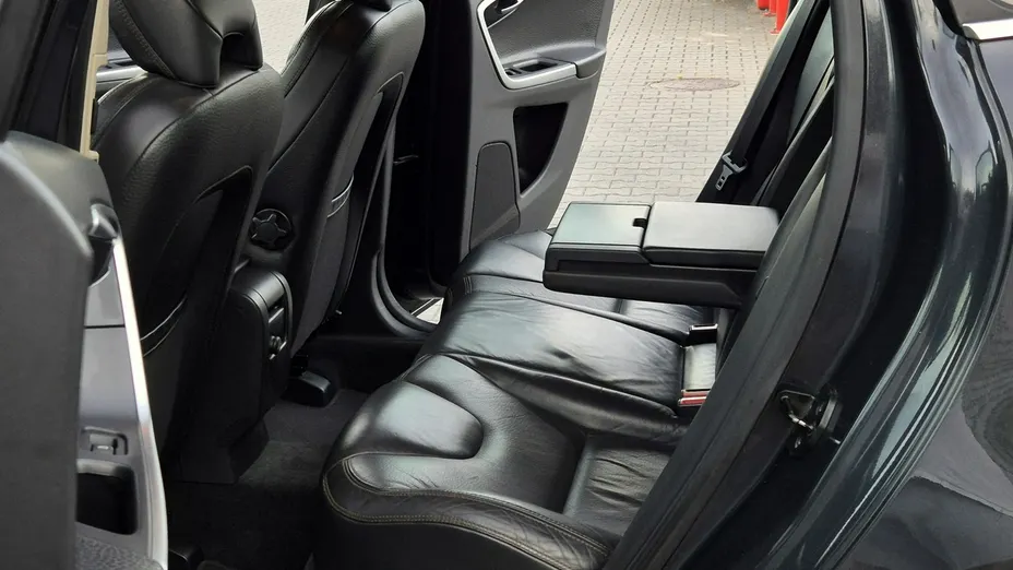 VOLVO XC60 -