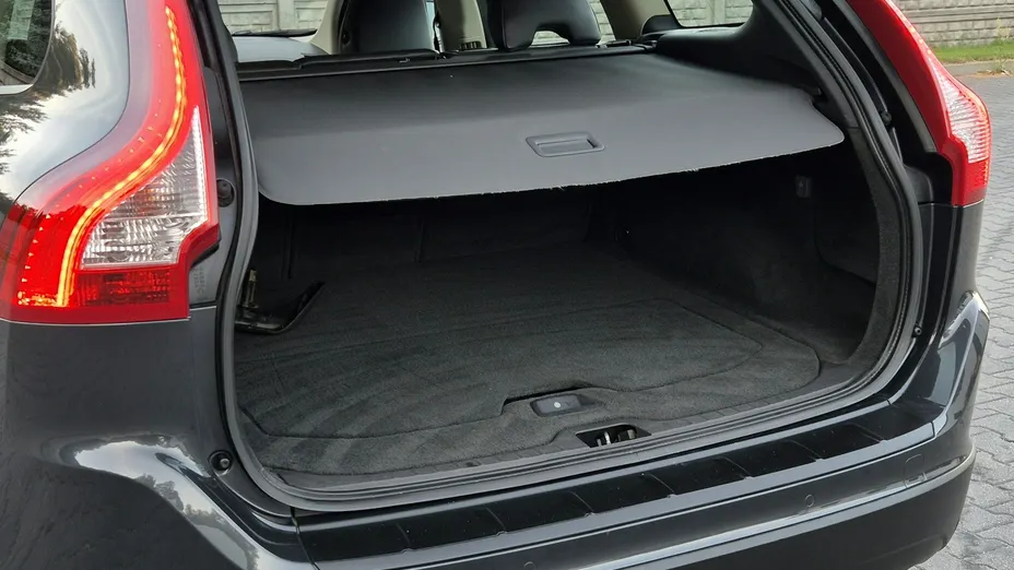 VOLVO XC60 -