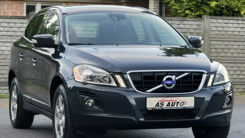 VOLVO XC60 -