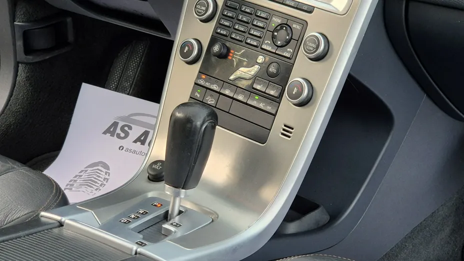 VOLVO XC60 -