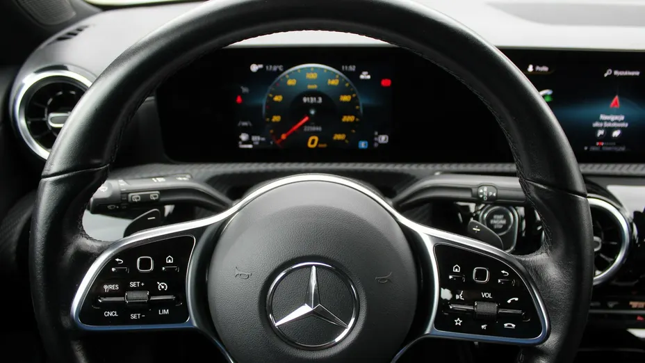 MERCEDES-BENZ CLA -