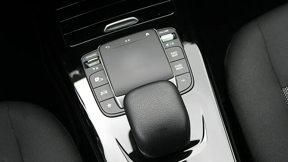 MERCEDES-BENZ CLA -