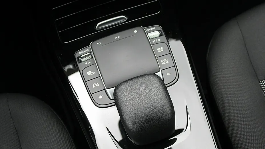 MERCEDES-BENZ CLA -
