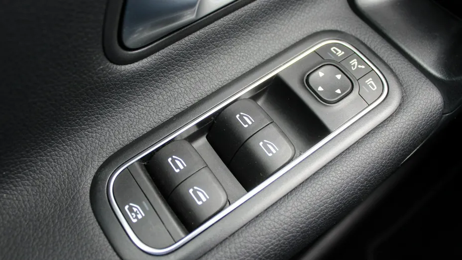 MERCEDES-BENZ CLA -
