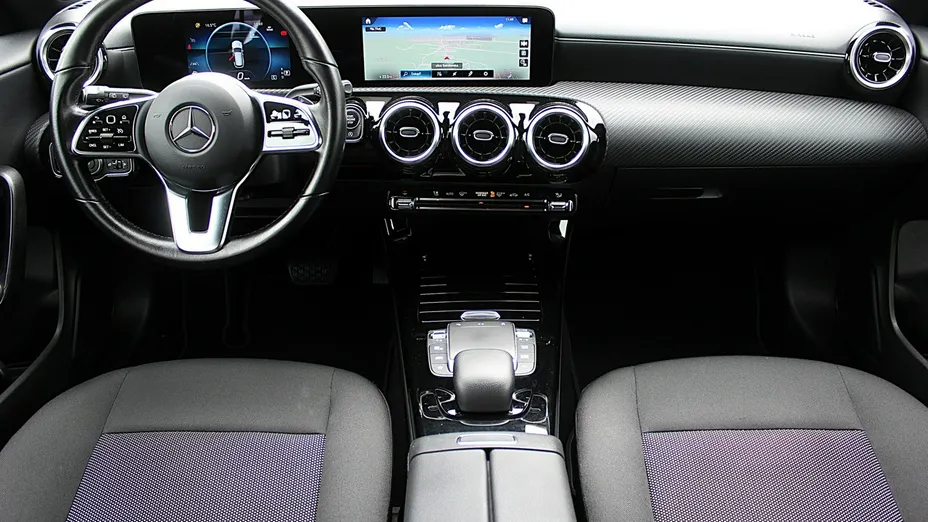 MERCEDES-BENZ CLA -