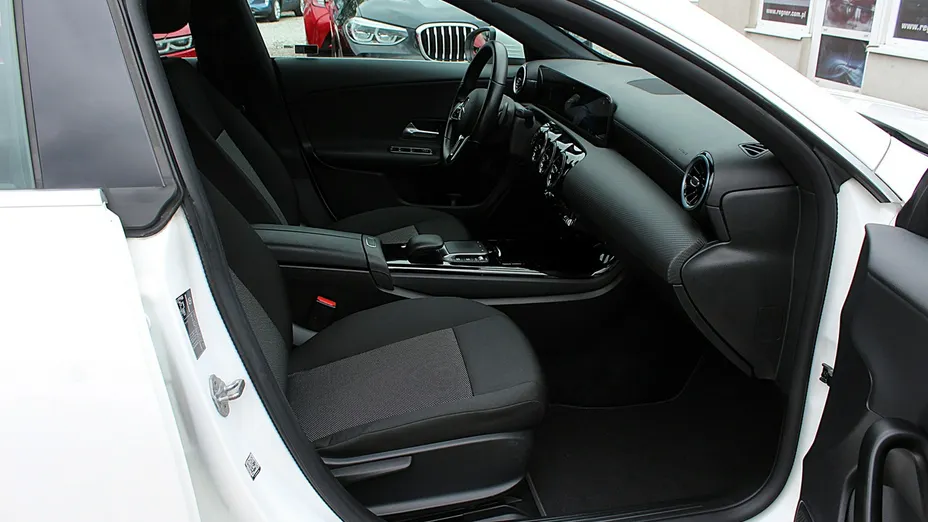 MERCEDES-BENZ CLA -