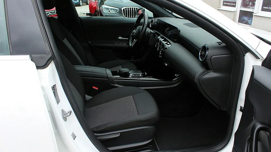 MERCEDES-BENZ CLA -