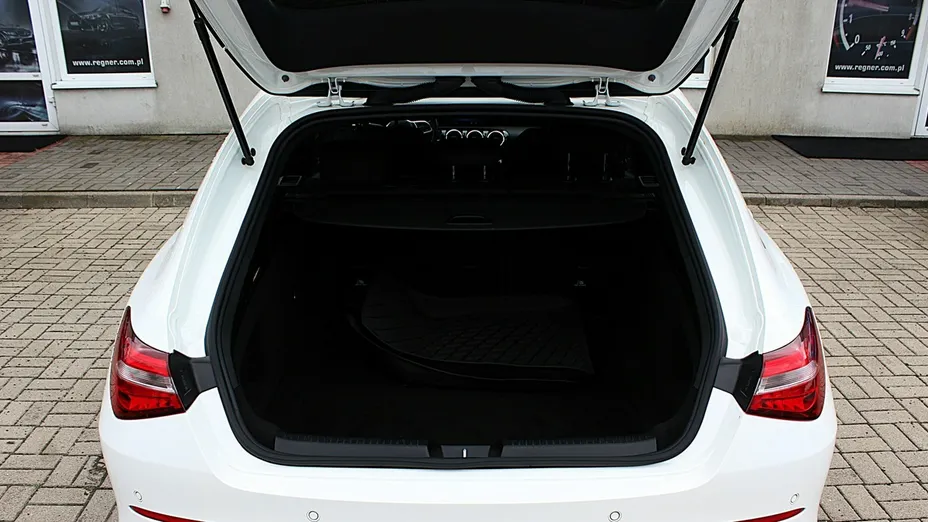 MERCEDES-BENZ CLA -