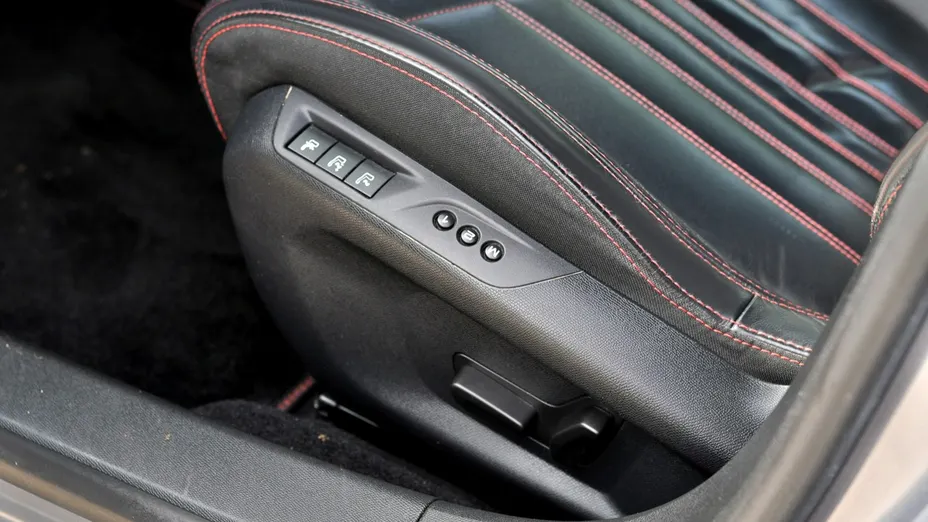PEUGEOT 308 -