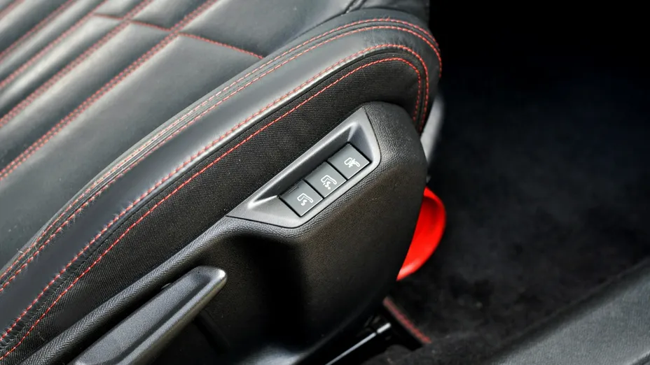 PEUGEOT 308 -