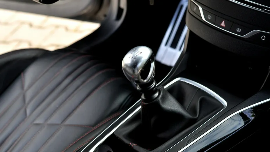 PEUGEOT 308 -
