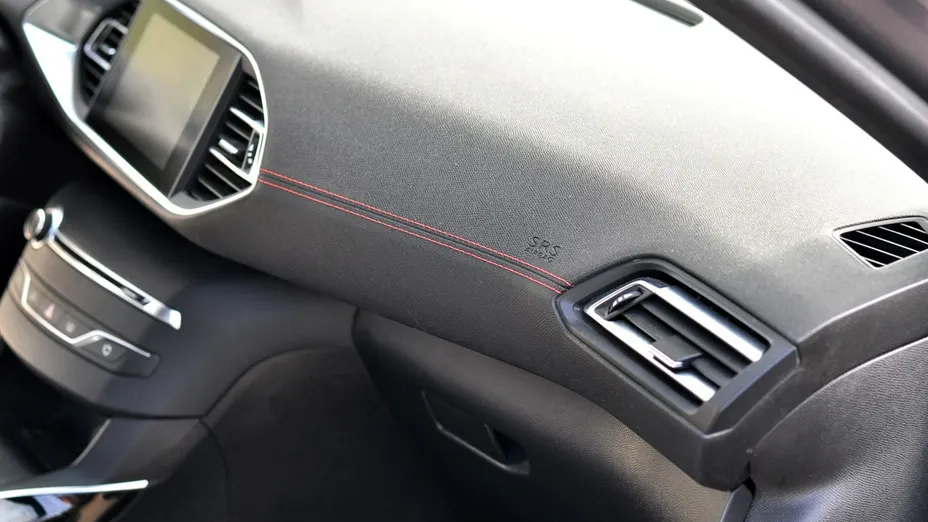 PEUGEOT 308 -